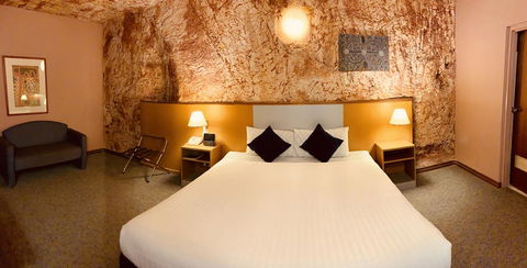 Desert Cave Hotel - Accommodation Nelson Bay 2
