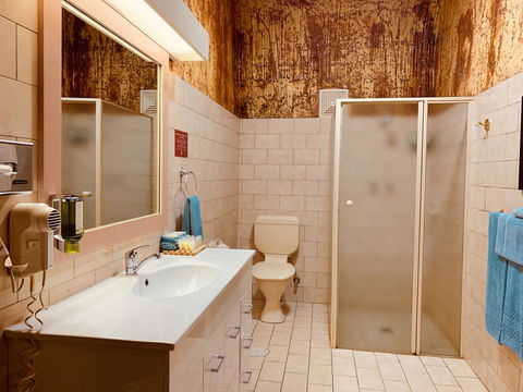 Desert Cave Hotel - Accommodation Nelson Bay 5