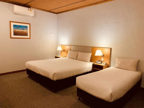 Desert Cave Hotel - Accommodation Nelson Bay 22