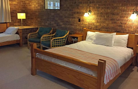 Coonawarra Place Motor Inn - Nelsons Bay Accommodation 12