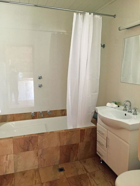 Coonawarra Place Motor Inn - Nelsons Bay Accommodation 7