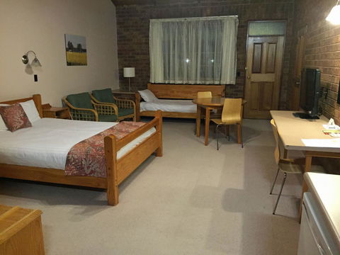 Coonawarra Place Motor Inn - Nelsons Bay Accommodation 1