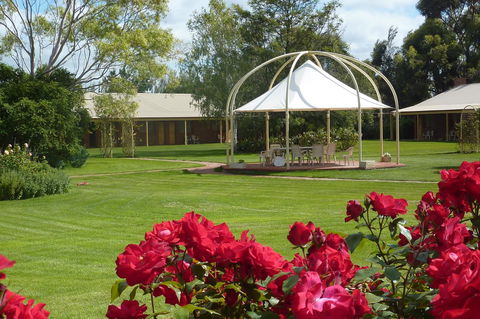 Coonawarra Place Motor Inn - Nelsons Bay Accommodation 3