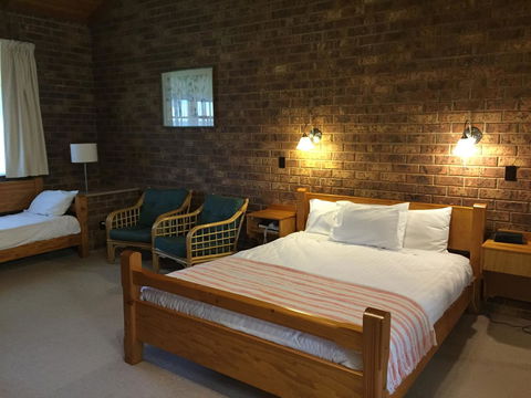 Coonawarra Place Motor Inn - Nelsons Bay Accommodation 8