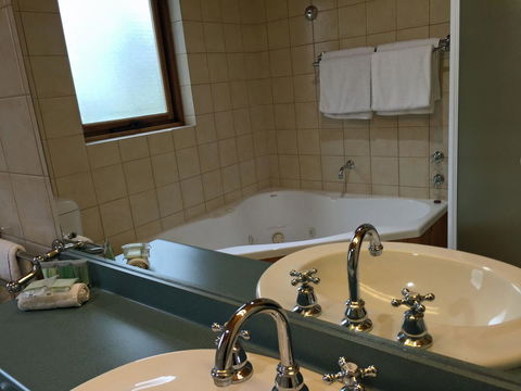 Coonawarra Place Motor Inn - Nelsons Bay Accommodation 40