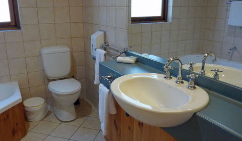 Coonawarra Place Motor Inn - Nelsons Bay Accommodation 18
