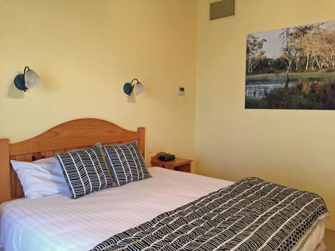 Coonawarra Place Motor Inn - Nelsons Bay Accommodation 2
