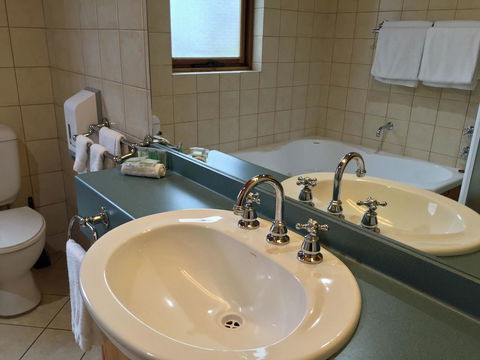 Coonawarra Place Motor Inn - Nelsons Bay Accommodation 44