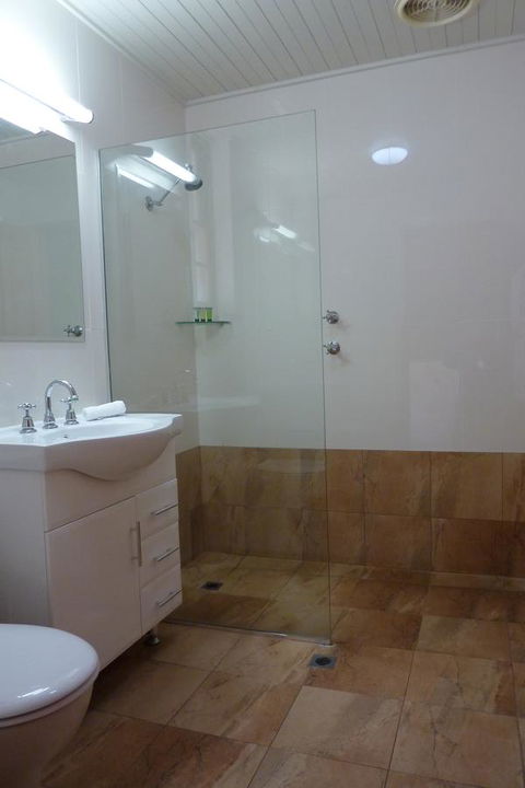 Coonawarra Place Motor Inn - Nelsons Bay Accommodation 13