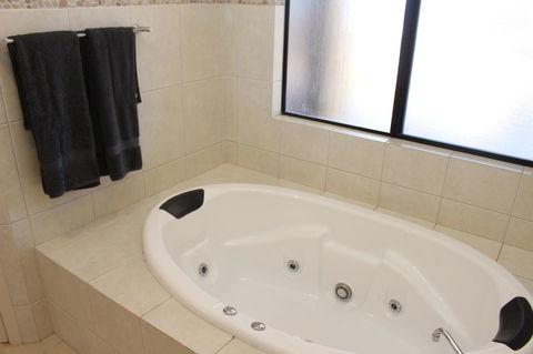 The Lighthouse - Beachfront Accommodation - Nelsons Bay Accommodation 4