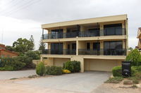 The Lighthouse - Beachfront Accommodation