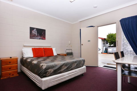 Motel Poinsettia - Accommodation Nelson Bay 3