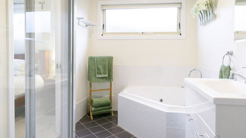 One Tree Bed And Breakfast - Nelsons Bay Accommodation 9