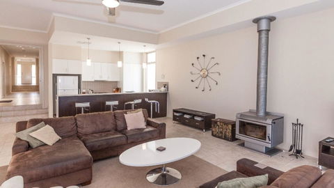 Golfers Paradise (18th Tee) - 52 Huntingdale Drive - Accommodation Nelson Bay 18