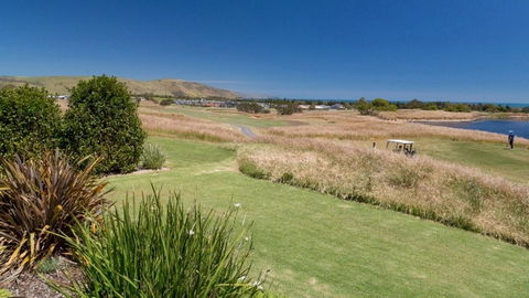 Golfers Paradise (18th Tee) - 52 Huntingdale Drive - Accommodation Nelson Bay 13