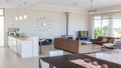 Golfers Paradise (18th Tee) - 52 Huntingdale Drive - Accommodation Nelson Bay 9