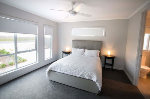 Wellington Lake Retreat - Accommodation Nelson Bay 10