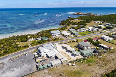 Rocks Retreat House With Sea Views - Nelson Bay Accommodation.com 17