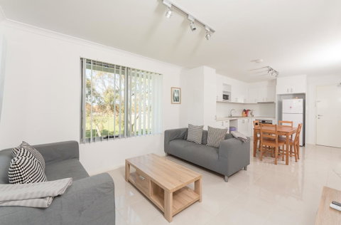 Yaran Suites - Accommodation Nelson Bay 1