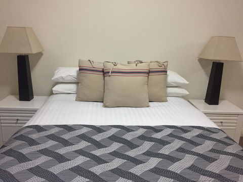 Parklane Apartments - Nelsons Bay Accommodation 9