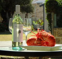 Lazy Lobster Holiday Units  Chalets - Accommodation Nelson Bay