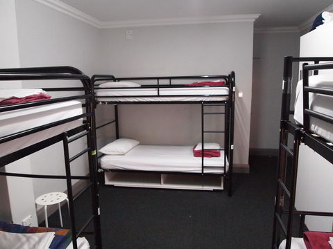 The Emperors Crown Hostel - Accommodation Nelson Bay 11