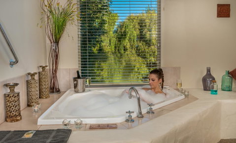 Chimes Spa Retreat - Accommodation Nelson Bay 15