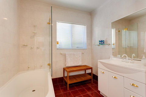 Cottesloe Beach House I - Accommodation Nelson Bay 4