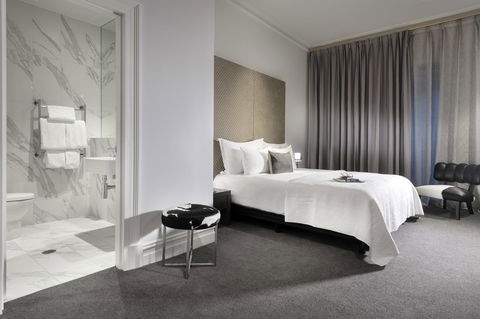 The Melbourne Hotel - Nelsons Bay Accommodation 24