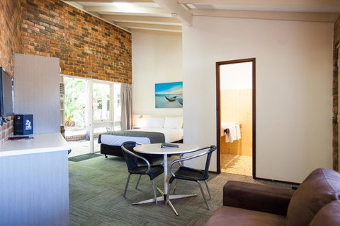 Leisure Inn Hotel Rockingham - Accommodation Nelson Bay 2