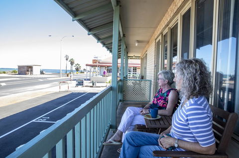 Shark Bay Seafront Apartments - Accommodation Nelson Bay 19
