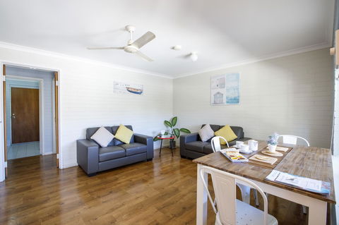 Shark Bay Seafront Apartments - Accommodation Nelson Bay 41