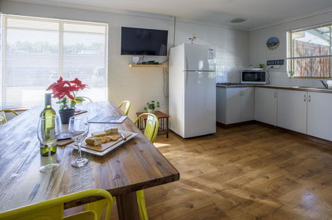 Shark Bay Seafront Apartments - Accommodation Nelson Bay 37