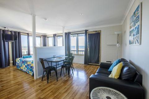 Shark Bay Seafront Apartments - Accommodation Nelson Bay 34