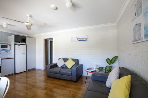 Shark Bay Seafront Apartments - Accommodation Nelson Bay 8