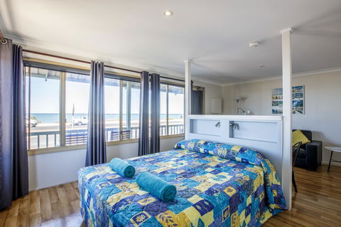 Shark Bay Seafront Apartments - Accommodation Nelson Bay 16