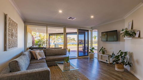 Starboard Views Kalbarri - River Front Apartment - Accommodation Nelson Bay 0