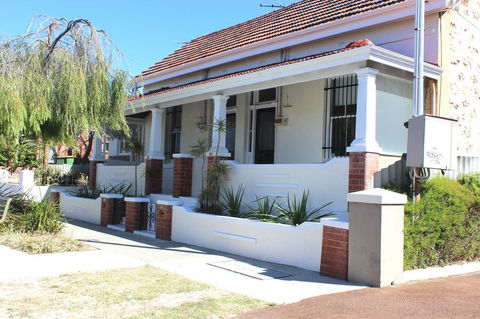 Captain\'s Heritage Cottage - Central Fremantle 2 Bedroom Historic Cottage - Accommodation Nelson Bay 0