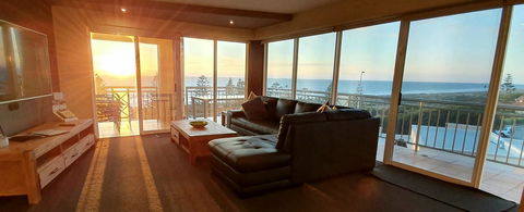 Ocean View-breath Taking Views, Amazing Facilities - Accommodation Nelson Bay 2