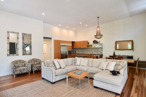 East On Byron - Accommodation Nelson Bay 13