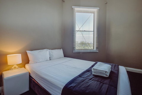 Crossroads Hotel - Nelsons Bay Accommodation 3