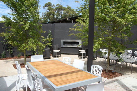 Crossroads Hotel - Nelsons Bay Accommodation 23