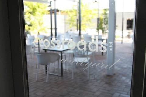 Crossroads Hotel - Nelsons Bay Accommodation 26