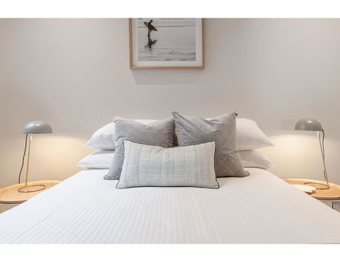 Oceanside Elegance At Superb Home Steps From Sand - Accommodation Nelson Bay 11