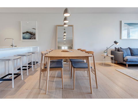 Oceanside Elegance At Superb Home Steps From Sand - Accommodation Nelson Bay 6