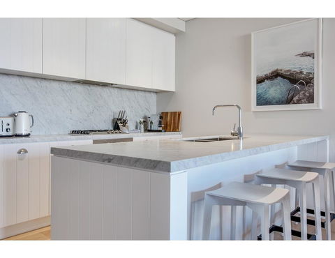 Oceanside Elegance At Superb Home Steps From Sand - Accommodation Nelson Bay 2