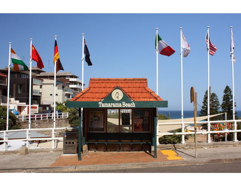 Oceanside Elegance At Superb Home Steps From Sand - Accommodation Nelson Bay 24