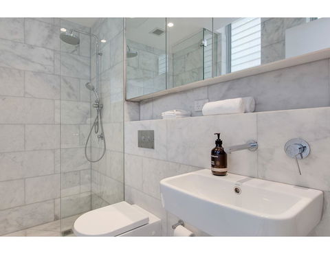 Oceanside Elegance At Superb Home Steps From Sand - Accommodation Nelson Bay 12