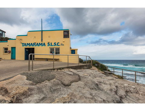 Oceanside Elegance At Superb Home Steps From Sand - Accommodation Nelson Bay 21