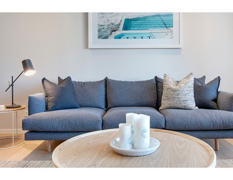 Oceanside Elegance At Superb Home Steps From Sand - Accommodation Nelson Bay 7